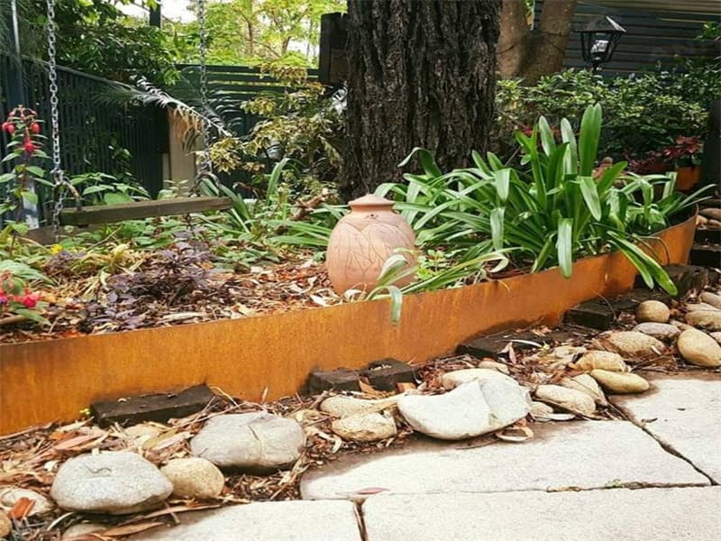 <h3>The 8 Best Landscape Edging of 2023 - The Spruce</h3>
